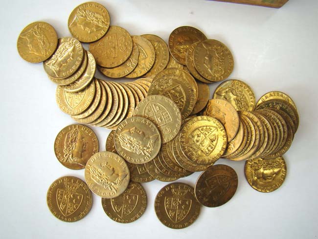 A boxed collection of 78 George III brass Gambling tokens dated 1790 with their original sycamore box. — image 5